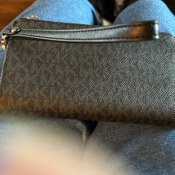 Michael Kors Black Jet Set Go Wallet - Picture 3 of 8